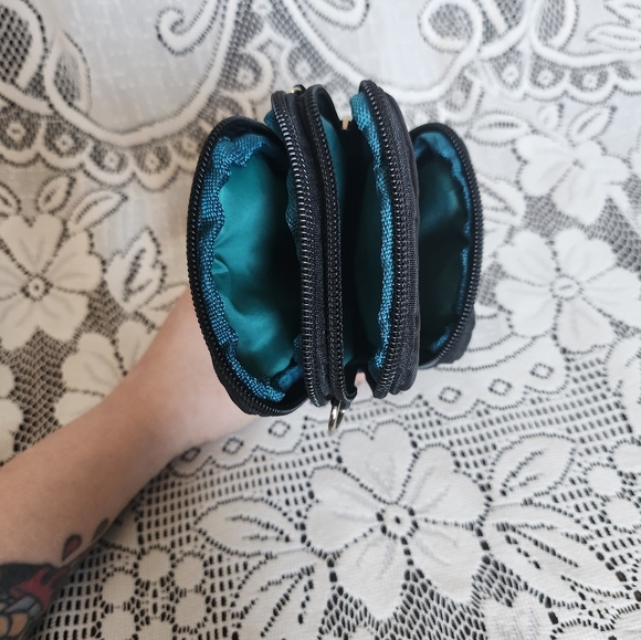 Black Wrist Bag w/ Heart Zippers NWOT - Picture 3 of 8